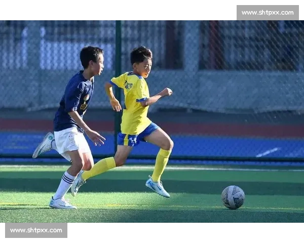 精彩足球瞬间集锦 各大赛场激战回顾 绽放绿茵场上的激情与荣耀 - 副本 (2)